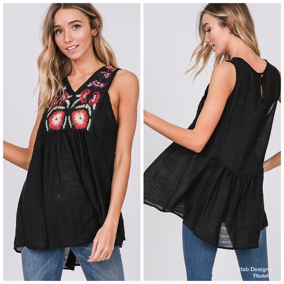 🥰LAST 1! Gorgeous Embroidered Tunic! 🌺 - Picture 3 of 8